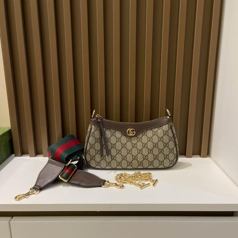 Gucci Handbags 951